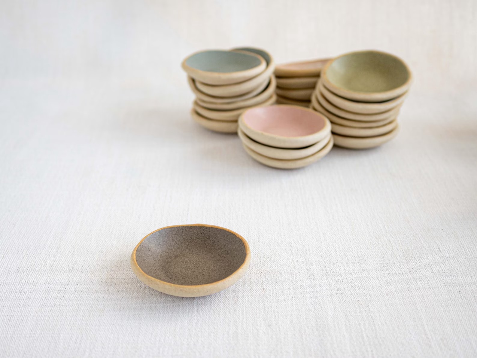 STONEWARE DICE DISHES